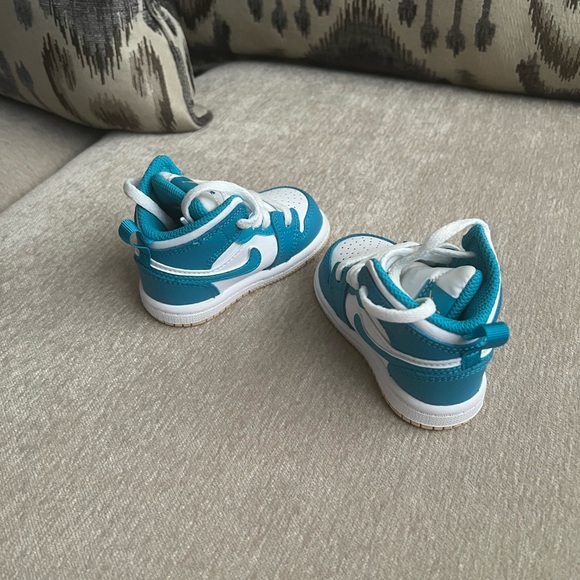 Jordan 1 Mid Toddler 4C - Picture 4 of 4